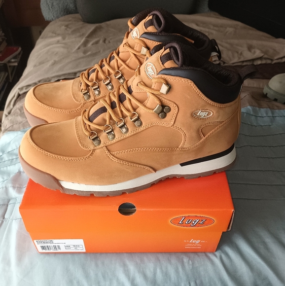 Size 12 men Green Timberland boots and lugz boots free with purchase - Picture 10 of 15